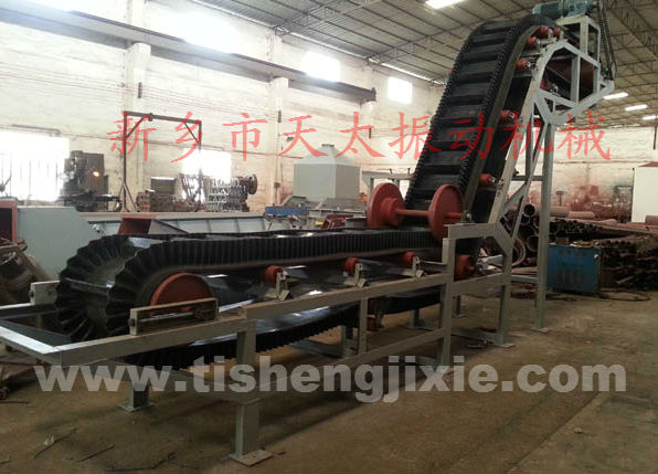 大傾角皮帶輸送機(jī) 大傾角皮帶輸送機(jī)